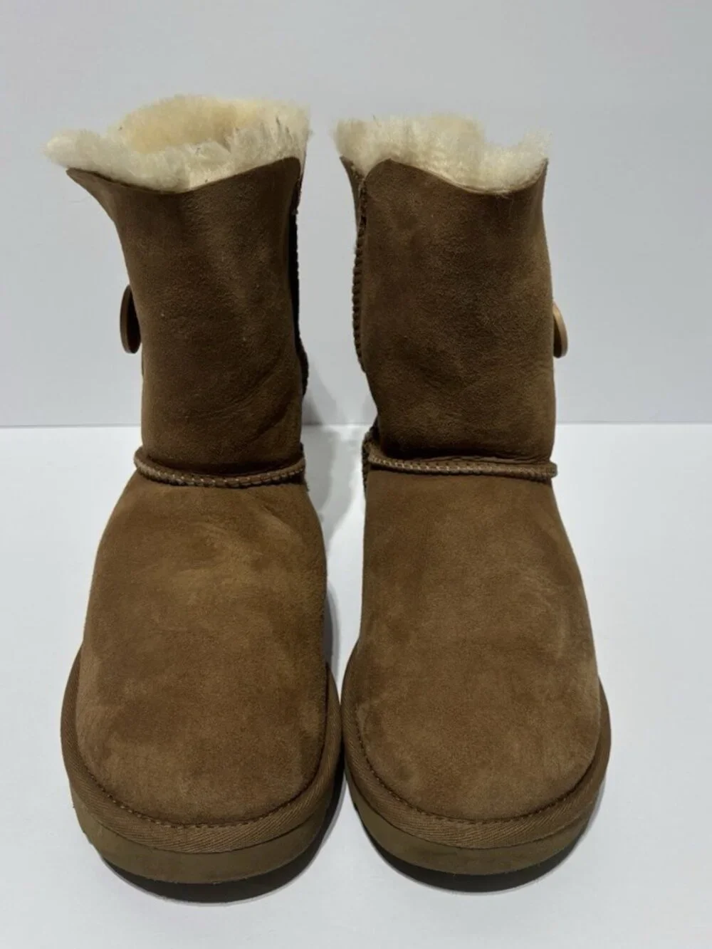 UGG Women’s Bailey Button II Chestnut Boots, Size 8 M